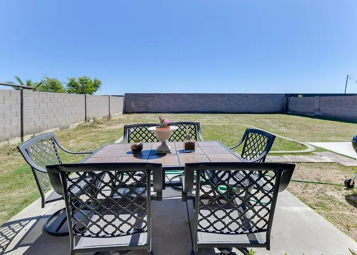 Near Golf, Dining & Shops! Holiday home