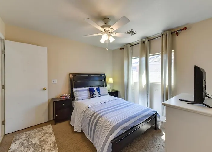 Holiday home Near Golf, Dining & Shops!