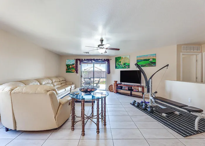 Near Golf, Dining & Shops!