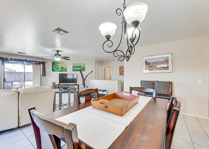 Near Golf, Dining & Shops! Holiday home *
