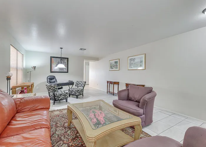 Near Golf, Dining & Shops! Casa Grande